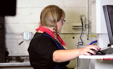 SolidCAM - Phụ nữ với gia công 